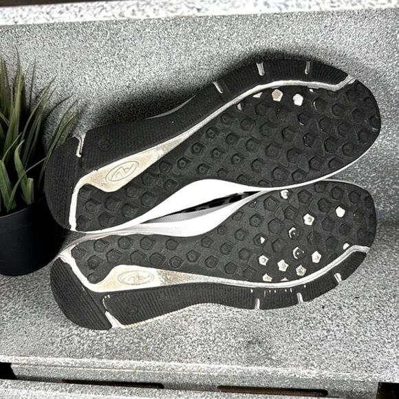 Athletic Works Memory Foam Comfort Fit Sneakers Leopard Size 10 - Picture 6 of 7